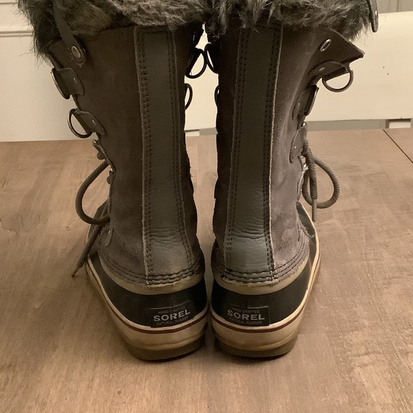 Sorel Joan of Arc Gray Fur-Trimmed Winter Boots - Picture 2 of 9